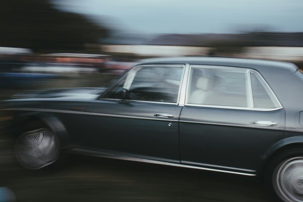 Les indispensables pour défendre le pare-brise de votre voiture contre les rayures